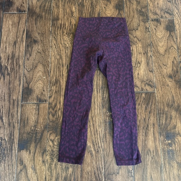 Lululemon Align camo cropped Leggings, size 2 - Picture 8 of 11